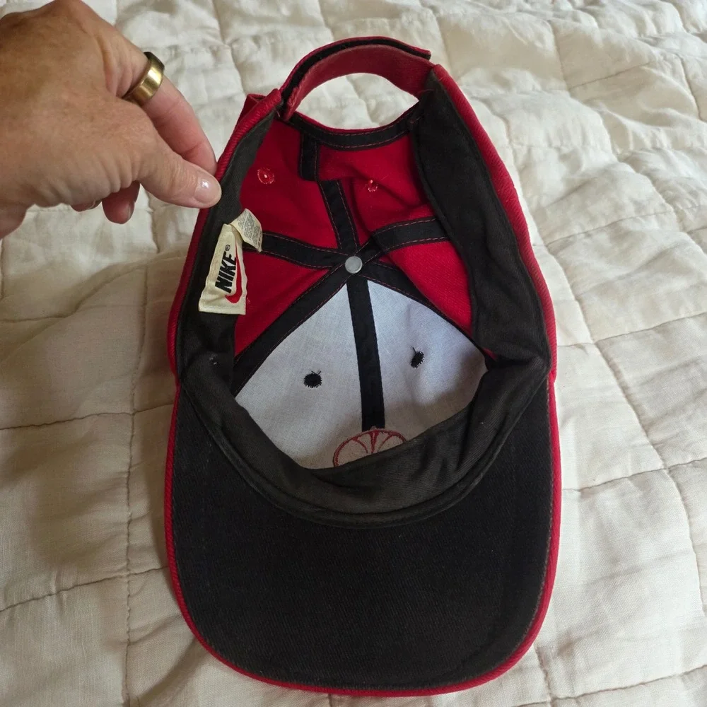 Vintage 1990's Nike Baseball Cap Unisex OSFA Black Red Basketball Swoosh Hat